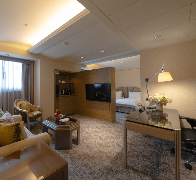 Twin-City Journey · Embrace Moments of Refined Ease