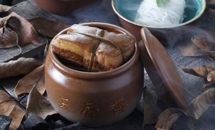 天香楼特製 東坡肉（トンポーロー）三種の珍味添え